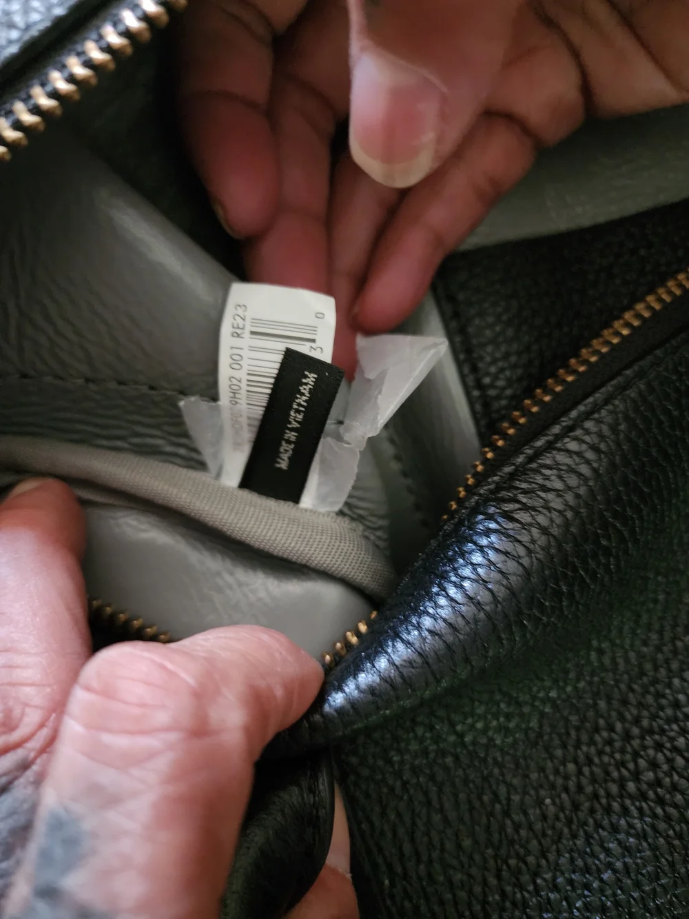 Marc Jacobs compact pebbled
